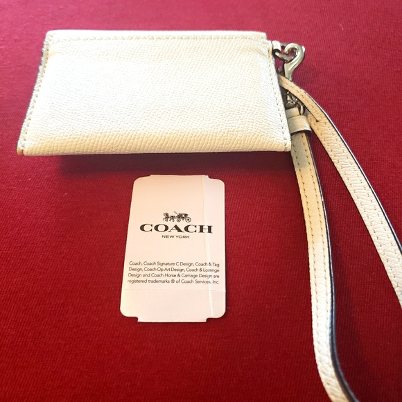 Coach - Picture 5 of 5